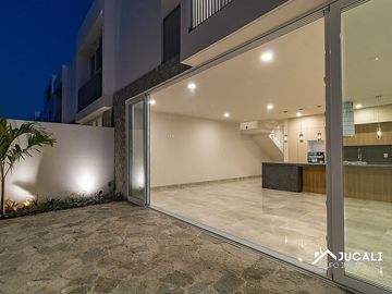 Casa en renta Dentro de Coto con alberca, Fraccionamiento Solares, Zapopan