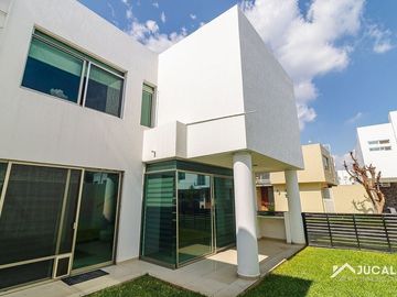 Casa en Renta en Coto Altamira, Av. Aviación, San Juan Ocotan, Zapopan, Jalisco