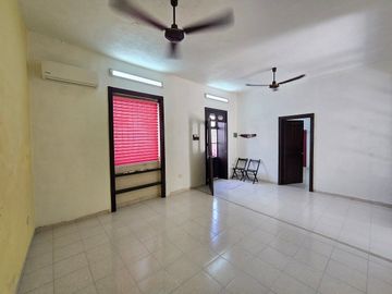 CASA EN VENTA MERIDA, CENTRO CERCA DE PASEO MONTEJO, ENTREGA INMEDIATA.