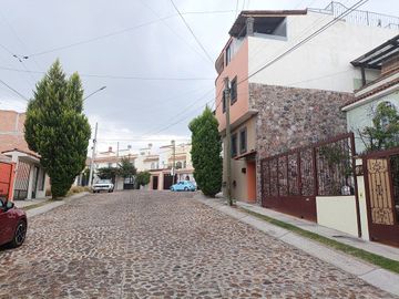 Casa en venta, San Miguel de Allende cerca del centro, 3 recámaras y rooftop
