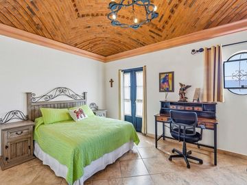 Casa estilo Colonial en venta en San Miguel de Allende, Club de Golf Zirándaro