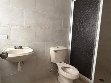 Casa con Dos Departamentos en Venta en San Miguel – Con Potencial de Renta