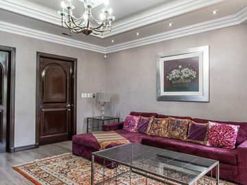 CASA EN BOSQUES DE LAS LOMAS CON HERMOSO JARDIN