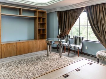 CASA EN BOSQUES DE LAS LOMAS CON HERMOSO JARDIN