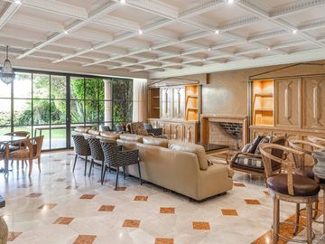CASA EN BOSQUES DE LAS LOMAS CON HERMOSO JARDIN