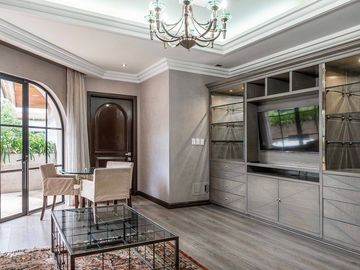 CASA EN BOSQUES DE LAS LOMAS CON HERMOSO JARDIN