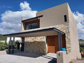 CASA EN ALTOZANO, QUERETARO