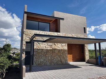 CASA EN ALTOZANO, QUERETARO