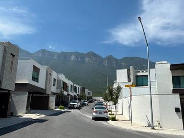 CASA EN VENTA EN VALLE DE CUMBRES PREMIER