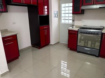 CASA EN VENTA EN CERRADAS DE CUMBRES SECTOR VERONA