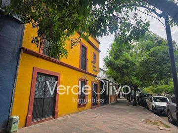 Renta edificio oficinas 300 m2 centro Querétaro, en Av Universidad. 3 niveles.