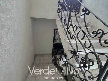 Renta edificio oficinas 300 m2 centro Querétaro, en Av Universidad. 3 niveles.