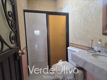 Renta edificio oficinas 300 m2 centro Querétaro, en Av Universidad. 3 niveles.