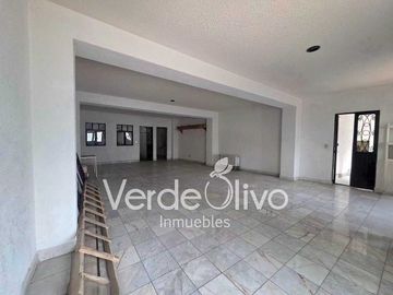 Renta edificio oficinas 300 m2 centro Querétaro, en Av Universidad. 3 niveles.