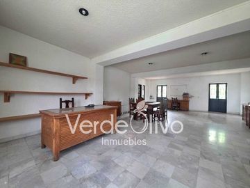 Renta edificio oficinas 300 m2 centro Querétaro, en Av Universidad. 3 niveles.