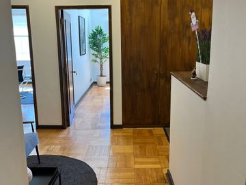 Oficina amoblada en arriendo en Santa Lucía, Santiago Centro