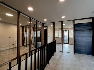 SE ARRIENDA AMPLIAS  OFICINAS EN EL CENTRO DE CHILLÁN