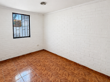 CASA CON GRAN TERRENO A PASOS DEL METRO PLAZA QUILICURA