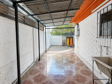 CASA CON GRAN TERRENO A PASOS DEL METRO PLAZA QUILICURA
