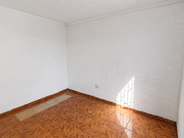 CASA CON GRAN TERRENO A PASOS DEL METRO PLAZA QUILICURA