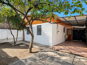 CASA CON GRAN TERRENO A PASOS DEL METRO PLAZA QUILICURA