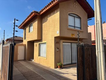 VENTA CASA 4HAB 3BA LA SERENA