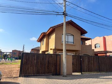 VENTA CASA 4HAB 3BA LA SERENA