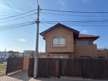 VENTA CASA 4HAB 3BA LA SERENA