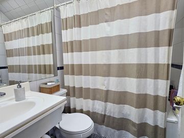 BAJÓ DE PRECIO, 5D, PISCINA Y GRAN PATIO EN CASAGRANDE