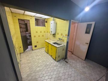 Venta departamento 2 ambientes con patio balvanera