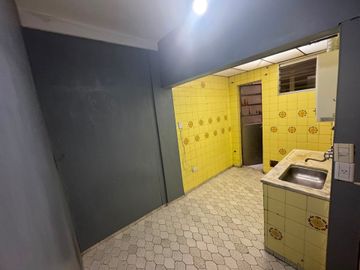 Venta departamento 2 ambientes con patio balvanera