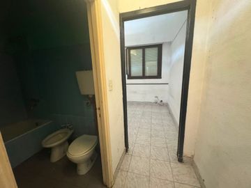 Venta departamento 2 ambientes con patio balvanera