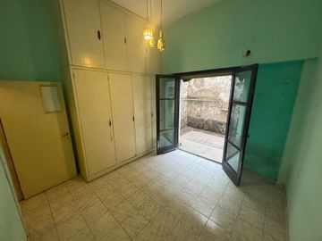 Venta departamento 2 ambientes con patio balvanera