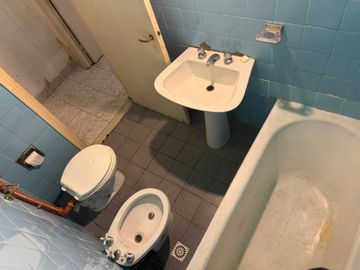 Venta departamento 2 ambientes con patio balvanera