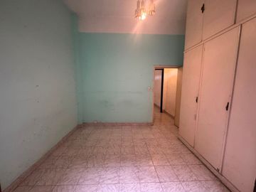 Venta departamento 2 ambientes con patio balvanera