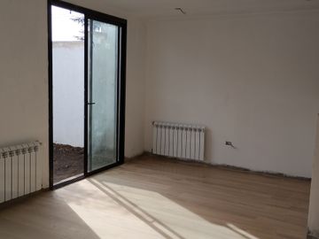 DUPLEX 3 DORMITORIOS CON PATIO CENTRO TANDIL