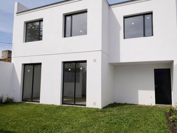 DUPLEX 3 DORMITORIOS CON PATIO CENTRO TANDIL