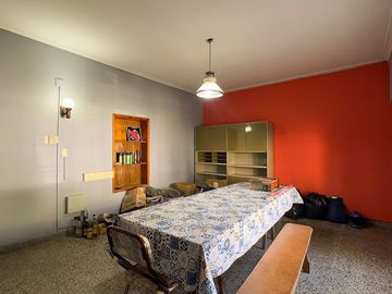 EN VENTA CASA A RECICLAR SEMICENTRO TANDIL