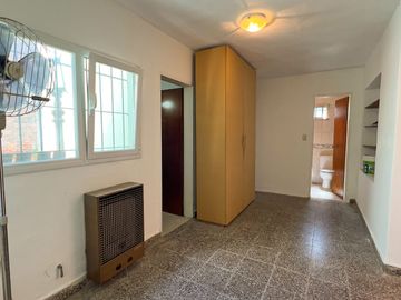 EN VENTA CASA A RECICLAR SEMICENTRO TANDIL