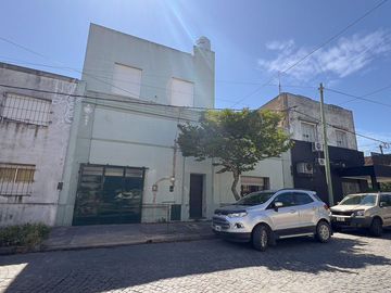 EN VENTA CASA A RECICLAR SEMICENTRO TANDIL