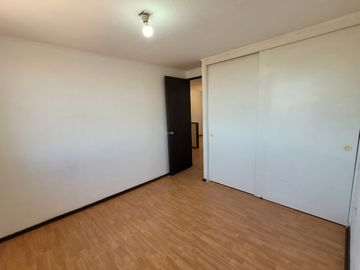 CASA DE 2 PISOS, 4 DORM Y 2 BAÑOS