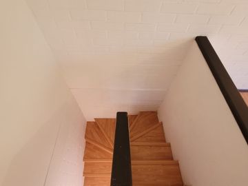 CASA DE 2 PISOS, 4 DORM Y 2 BAÑOS