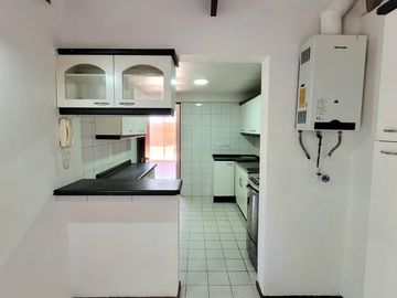 CASA DE 2 PISOS, 4 DORM Y 2 BAÑOS