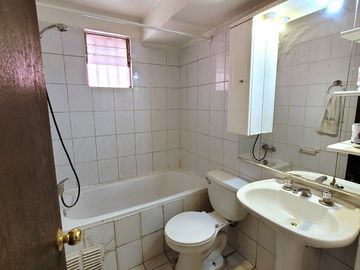 CASA DE 2 PISOS, 4 DORM Y 2 BAÑOS