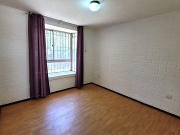 CASA DE 2 PISOS, 4 DORM Y 2 BAÑOS