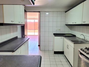 CASA DE 2 PISOS, 4 DORM Y 2 BAÑOS