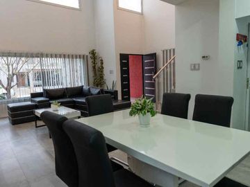 EXCLUSIVA CASA EN B° PRIVADO ZONA CLUB DE CAMPO