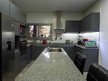 EXCLUSIVA CASA EN B° PRIVADO ZONA CLUB DE CAMPO
