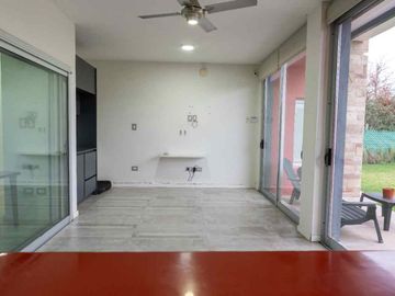 EXCLUSIVA CASA EN B° PRIVADO ZONA CLUB DE CAMPO