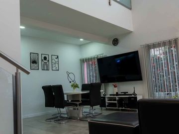 EXCLUSIVA CASA EN B° PRIVADO ZONA CLUB DE CAMPO